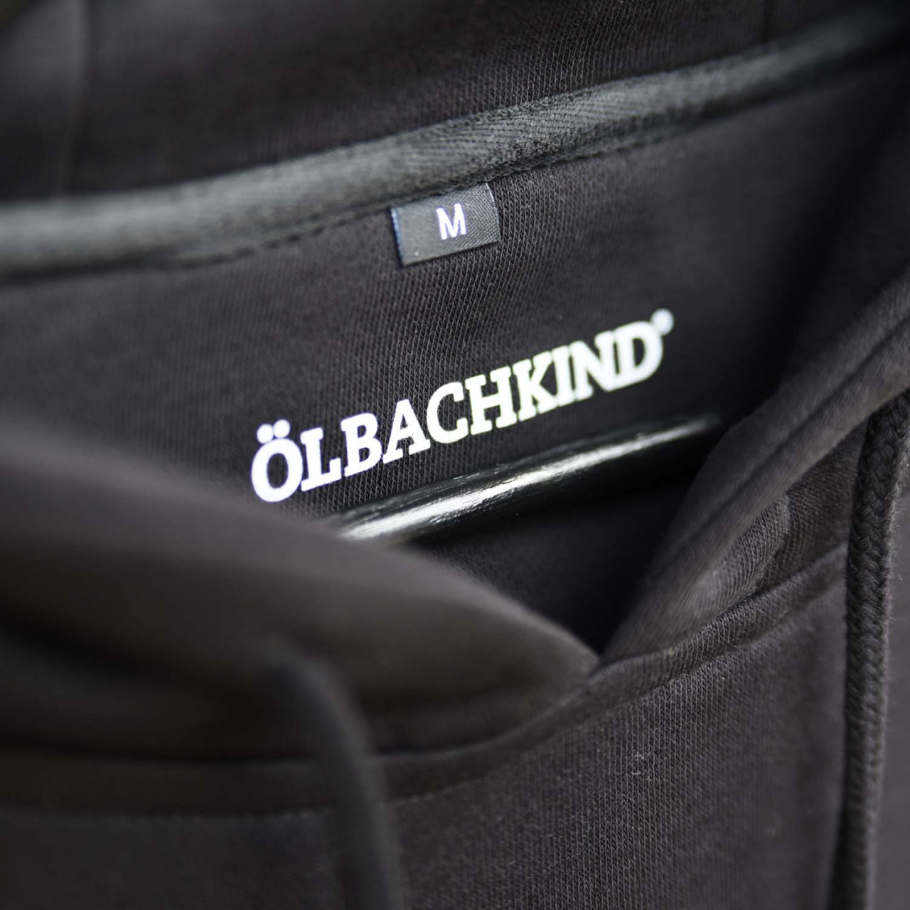 hoodies_schwarz_label